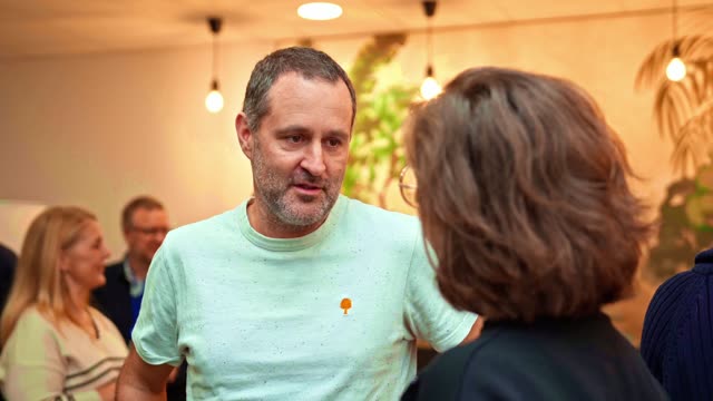 Développer une écoute active pour mieux communiquer